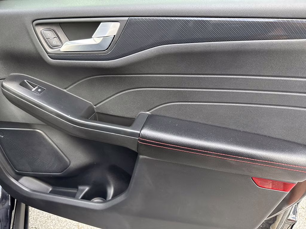 2025 Agate Black Metallic Ford Escape Hybrid ST-Line Select AWD SUV