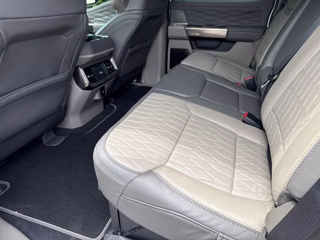 2026 White Ford Super Duty F-250 SRW Platinum 4X4 Truck