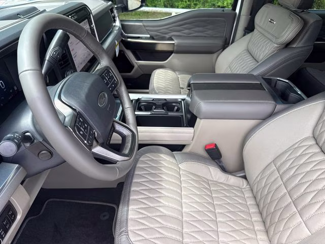 2026 White Ford Super Duty F-250 SRW Platinum 4X4 Truck