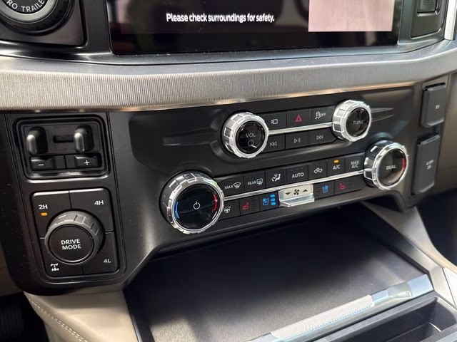 2026 White Ford Super Duty F-250 SRW Platinum 4X4 Truck