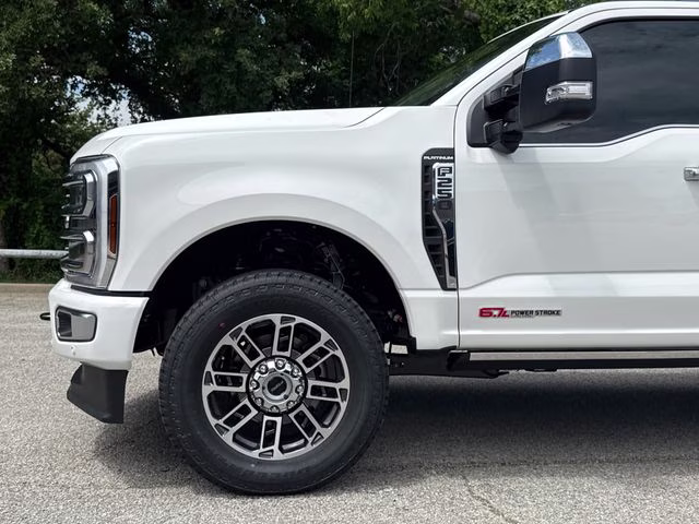 2026 White Ford Super Duty F-250 SRW Platinum 4X4 Truck