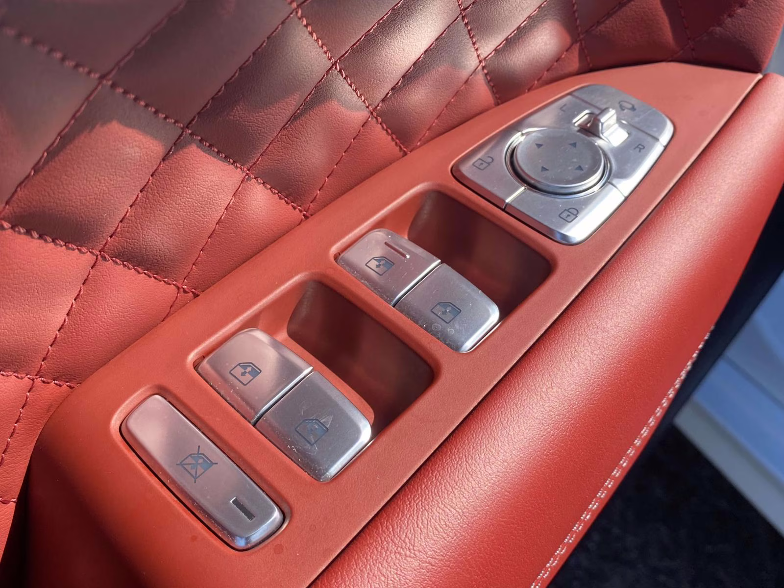 2025 Alta White Genesis G70 3.3T Sport Advanced RWD Sedan