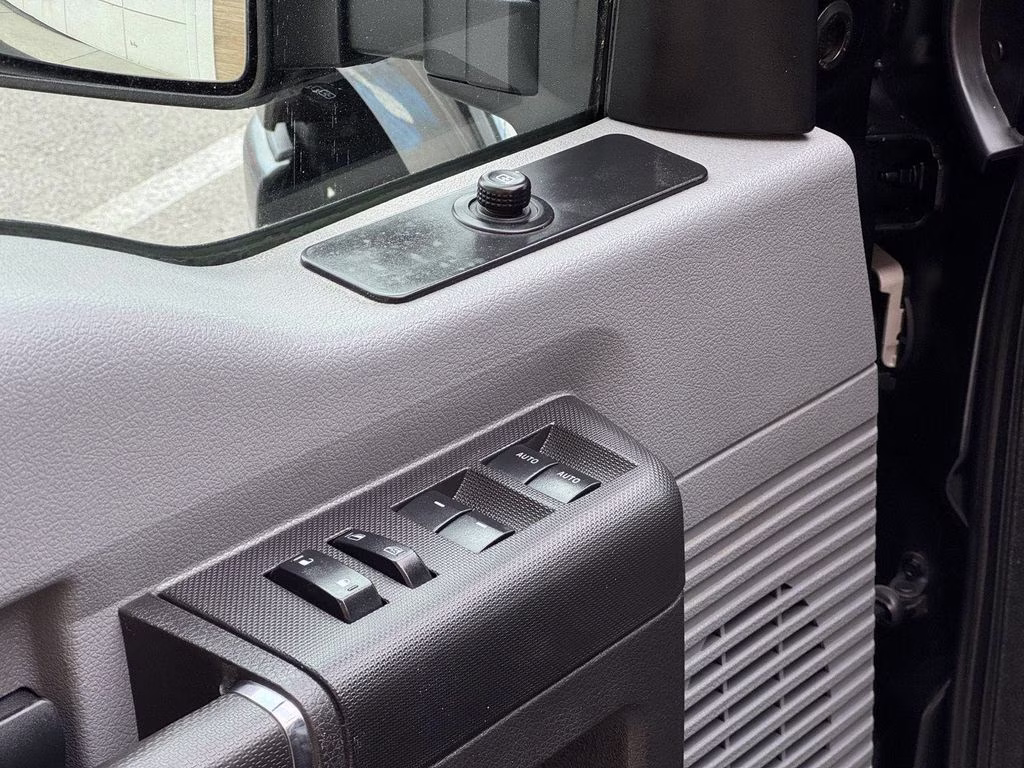 2015 Black Ford Super Duty F-350 SRW Platinum 4X4 Truck