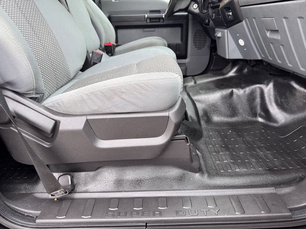 2015 Black Ford Super Duty F-350 SRW Platinum 4X4 Truck