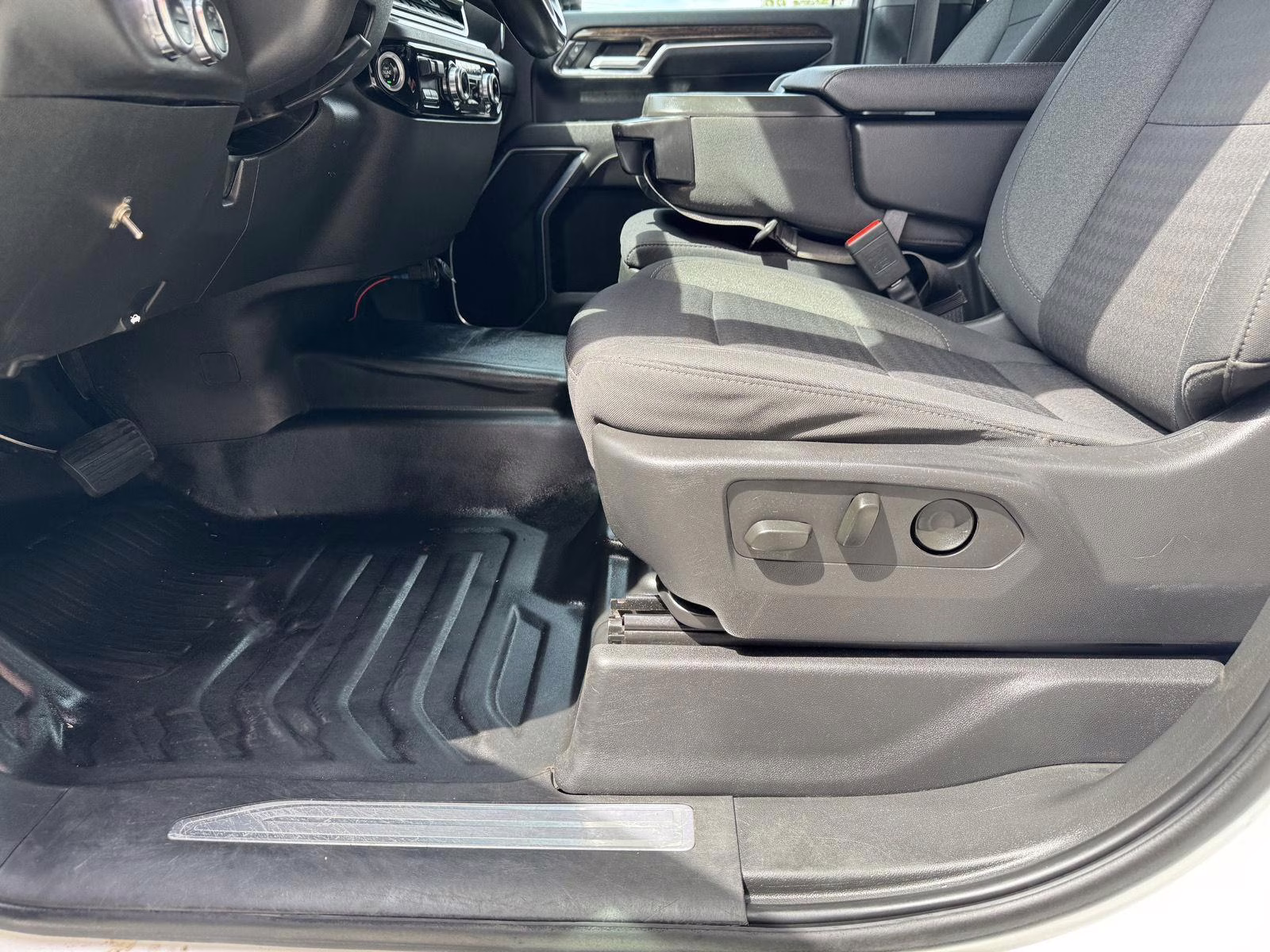 2024 Summit White GMC Sierra 3500HD SLE 4X4 Truck