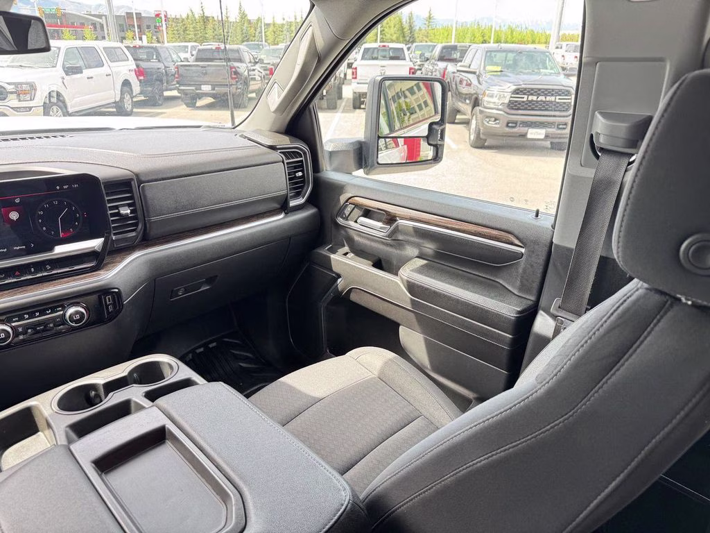 2024 White GMC Sierra 3500HD SLE 4X4 Truck