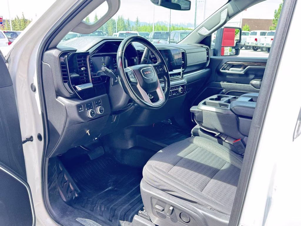 2024 White GMC Sierra 3500HD SLE 4X4 Truck