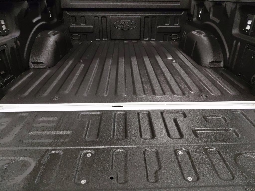 2025 Oxford White Ford F-150 XLT  w/Black Appearance Package 4X4 Truck