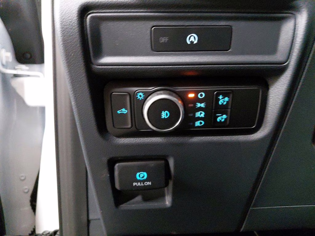 2025 Oxford White Ford F-150 XLT  w/Black Appearance Package 4X4 Truck