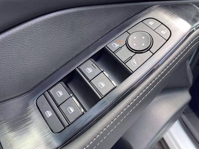 2026 Everest White Pearl Tricoat Nissan Rogue SV FWD SUV