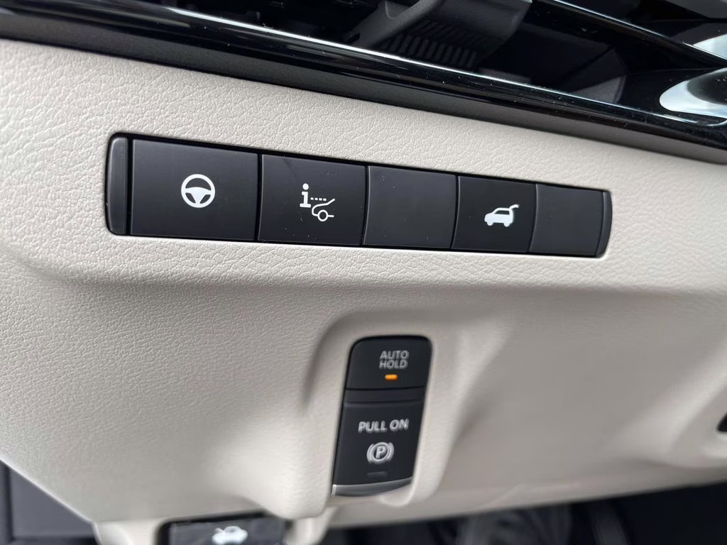 2026 Everest White Pearl Tricoat Nissan Murano Platinum AWD SUV