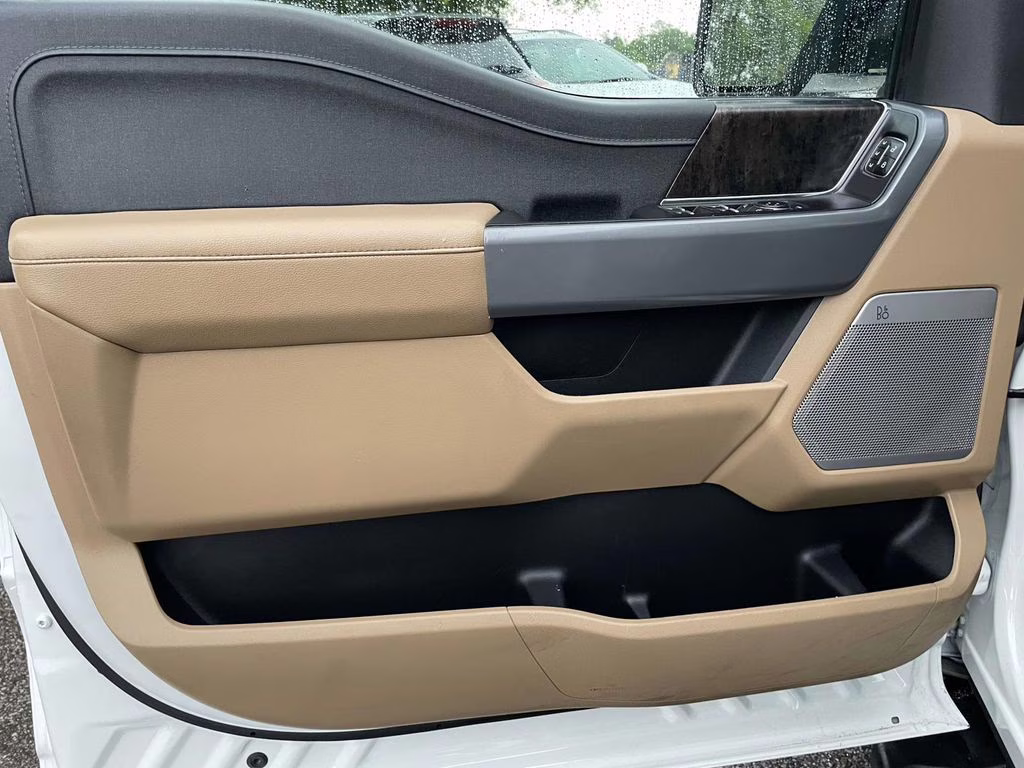 2023 White Ford F-150 Lariat 4X4 Truck