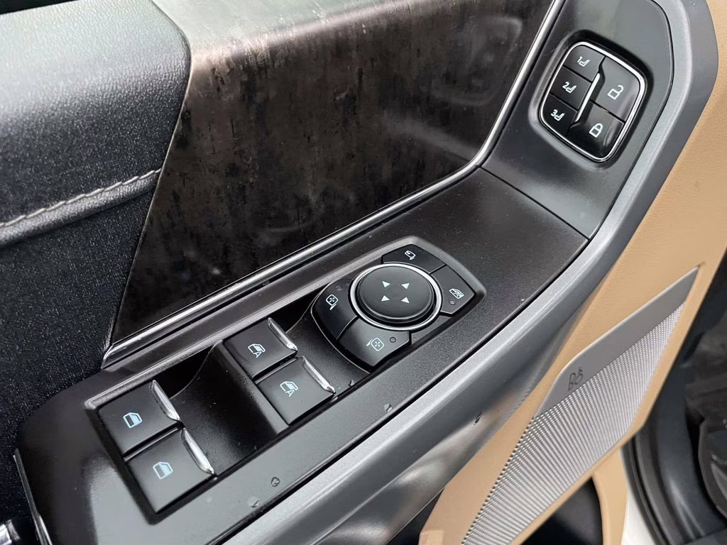 2023 White Ford F-150 Lariat 4X4 Truck