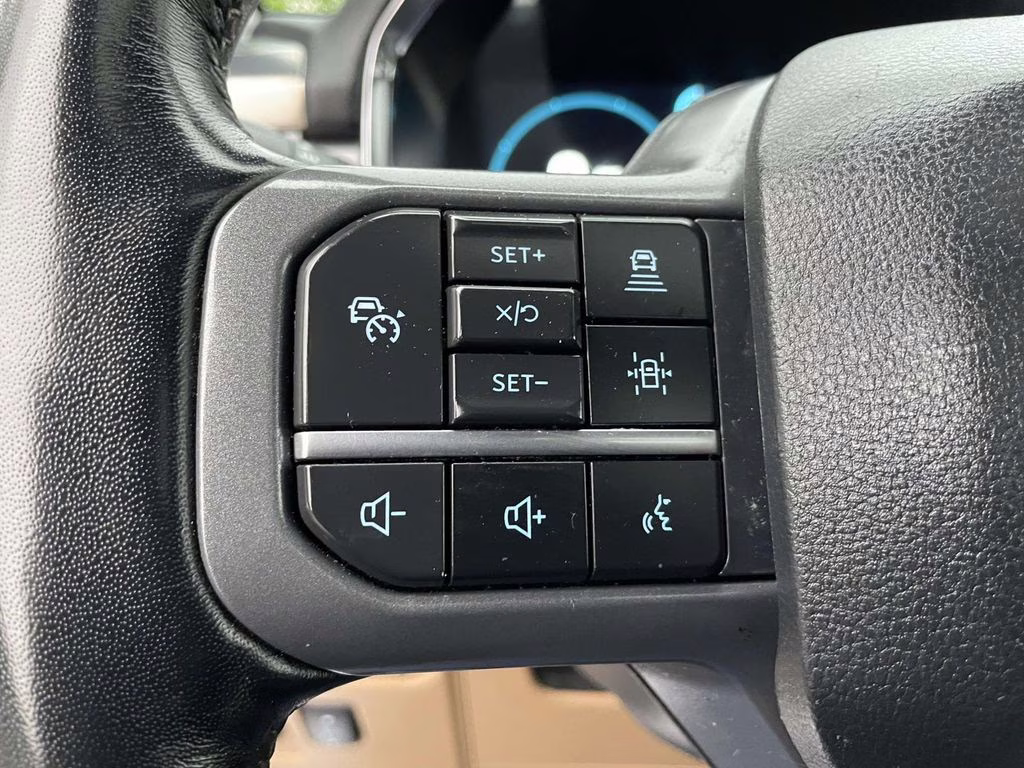 2023 White Ford F-150 Lariat 4X4 Truck