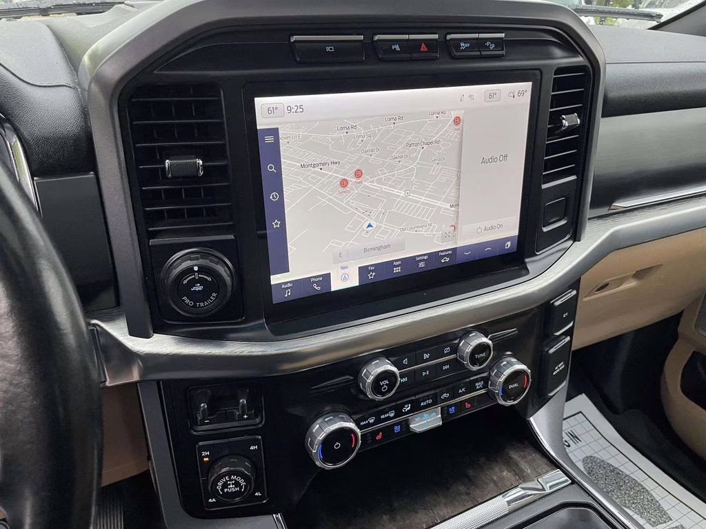 2023 White Ford F-150 Lariat 4X4 Truck