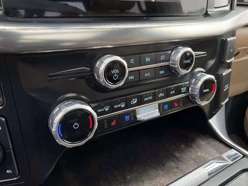 2023 White Ford F-150 Lariat 4X4 Truck