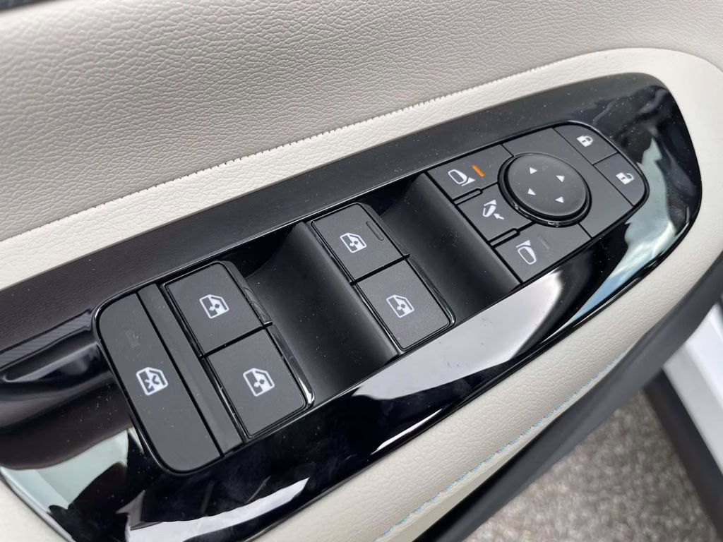 2026 Everest White Pearl Tricoat Nissan Murano Platinum AWD SUV