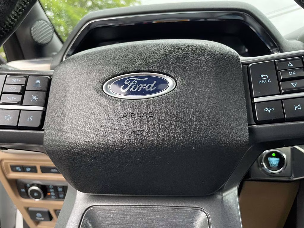 2023 White Ford F-150 Lariat 4X4 Truck