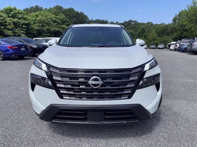 2026 Everest White Pearl Tricoat Nissan Rogue SV FWD SUV
