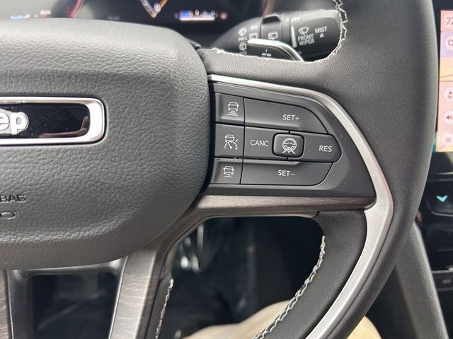 2026 Bright White Clearcoat Jeep Grand Cherokee Limited 4X4 SUV