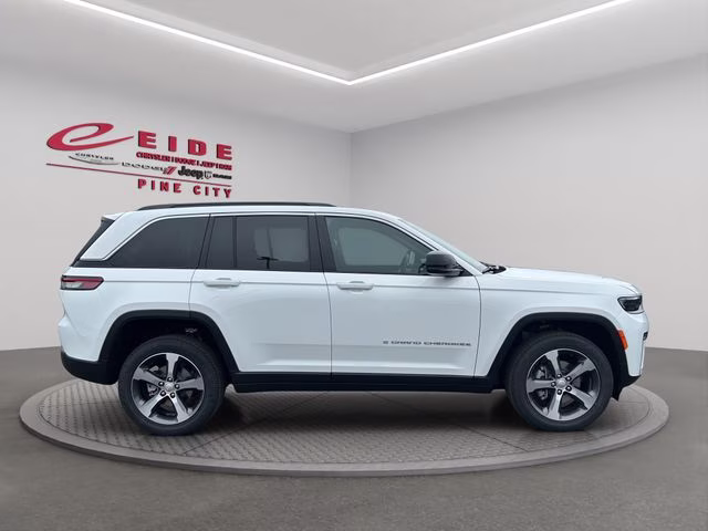 2026 Bright White Clearcoat Jeep Grand Cherokee Limited 4X4 SUV