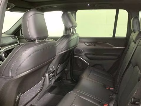 2026 Diamond Black Crystal Pearlcoat Jeep Grand Cherokee Limited 4X4 SUV