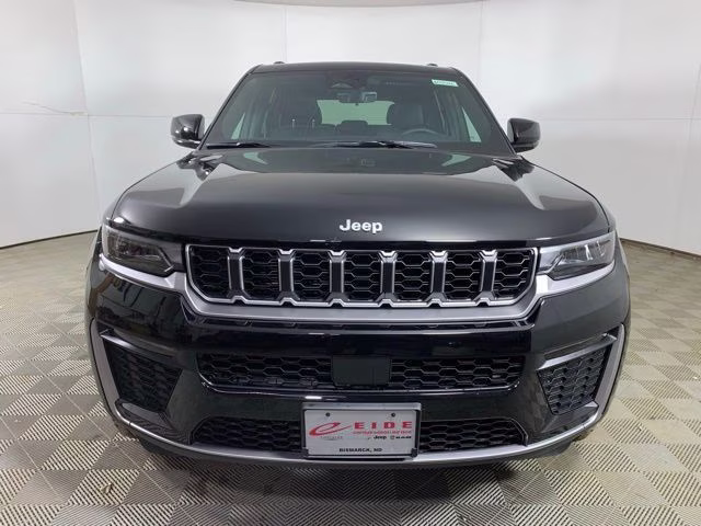 2026 Diamond Black Crystal Pearlcoat Jeep Grand Cherokee Limited 4X4 SUV