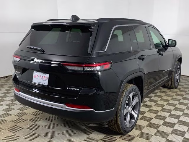 2026 Diamond Black Crystal Pearlcoat Jeep Grand Cherokee Limited 4X4 SUV