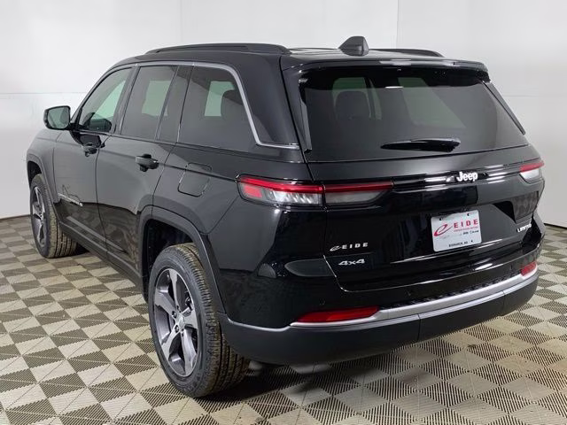 2026 Diamond Black Crystal Pearlcoat Jeep Grand Cherokee Limited 4X4 SUV