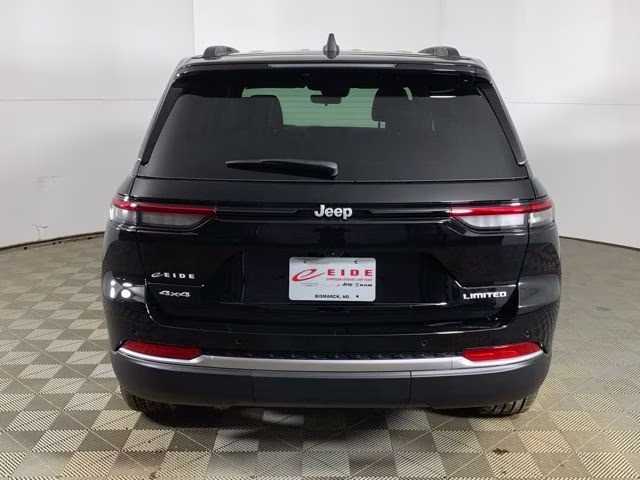 2026 Diamond Black Crystal Pearlcoat Jeep Grand Cherokee Limited 4X4 SUV