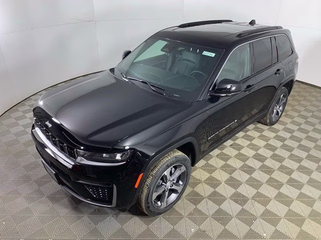 2026 Diamond Black Crystal Pearlcoat Jeep Grand Cherokee Limited 4X4 SUV