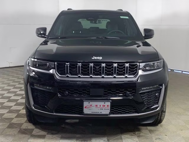 2026 Diamond Black Crystal Pearlcoat Jeep Grand Cherokee Limited 4X4 SUV