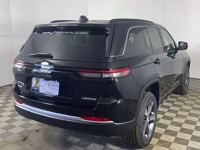 2026 Diamond Black Crystal Pearlcoat Jeep Grand Cherokee Limited 4X4 SUV
