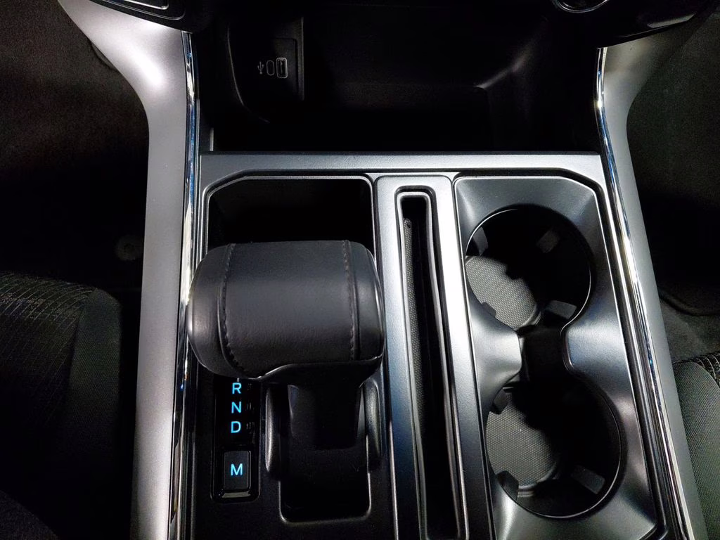 2025 Oxford White Ford F-150 XLT  w/Black Appearance Package 4X4 Truck