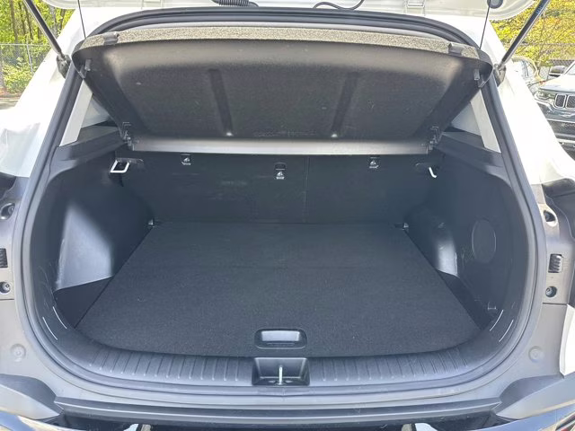 2024 Snow White Pearl Kia Seltos AWD SUV