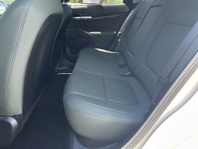 2024 Snow White Pearl Kia Seltos AWD SUV