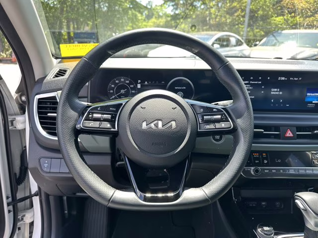 2024 Snow White Pearl Kia Seltos AWD SUV