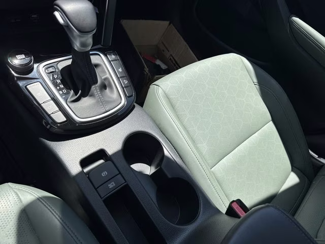 2024 Snow White Pearl Kia Seltos AWD SUV
