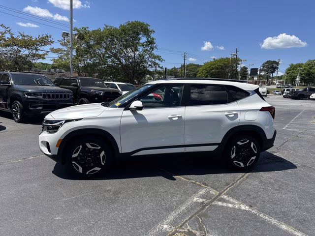 2024 Snow White Pearl Kia Seltos AWD SUV