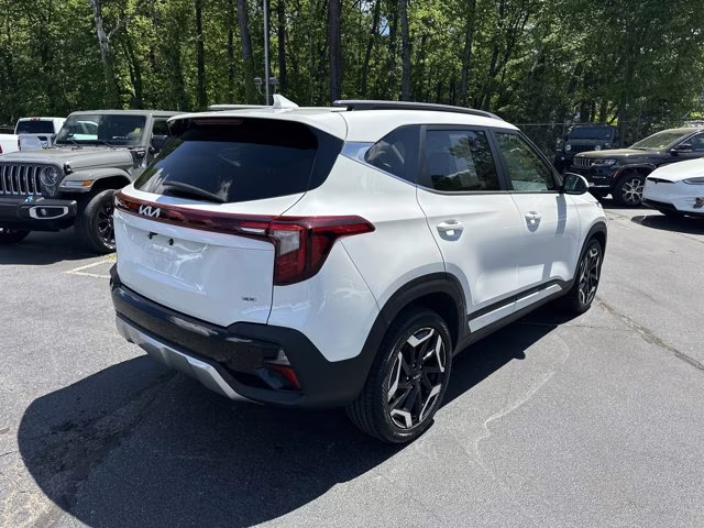 2024 Snow White Pearl Kia Seltos AWD SUV