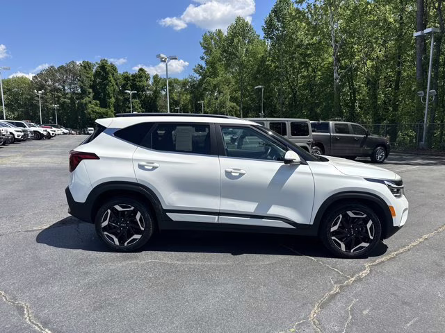 2024 Snow White Pearl Kia Seltos AWD SUV
