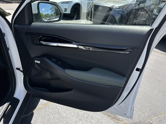 2024 Snow White Pearl Kia Seltos AWD SUV