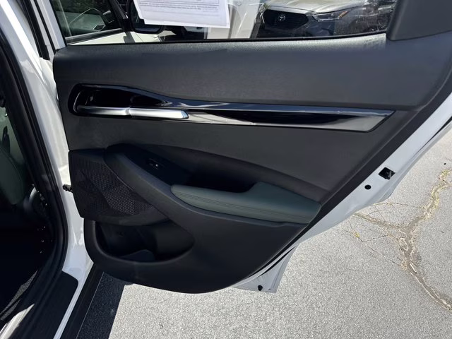 2024 Snow White Pearl Kia Seltos AWD SUV