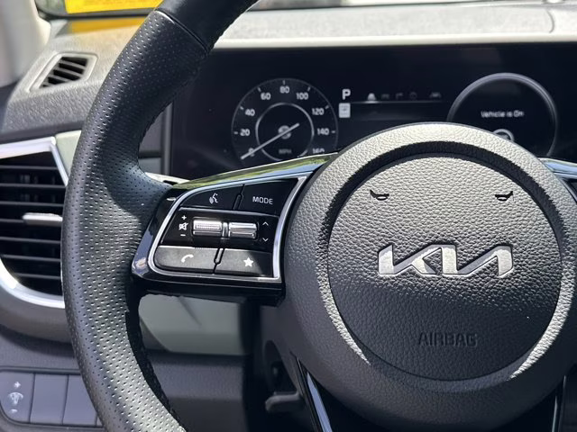 2024 Snow White Pearl Kia Seltos AWD SUV
