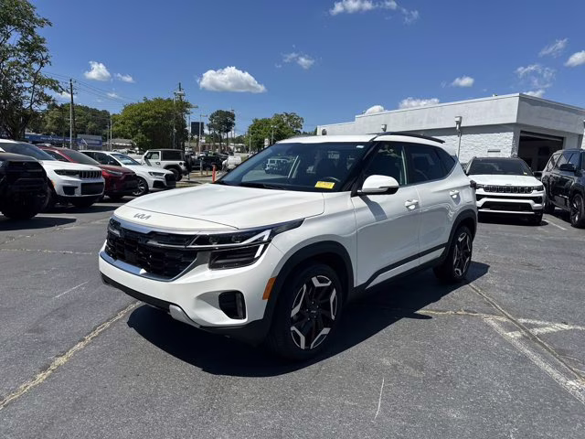 2024 Snow White Pearl Kia Seltos AWD SUV