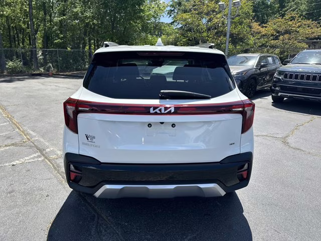 2024 Snow White Pearl Kia Seltos AWD SUV