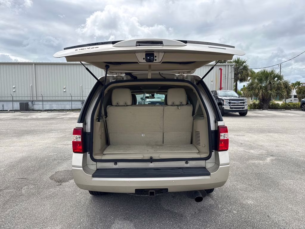 2017 White Gold Ford Expedition Limited RWD SUV