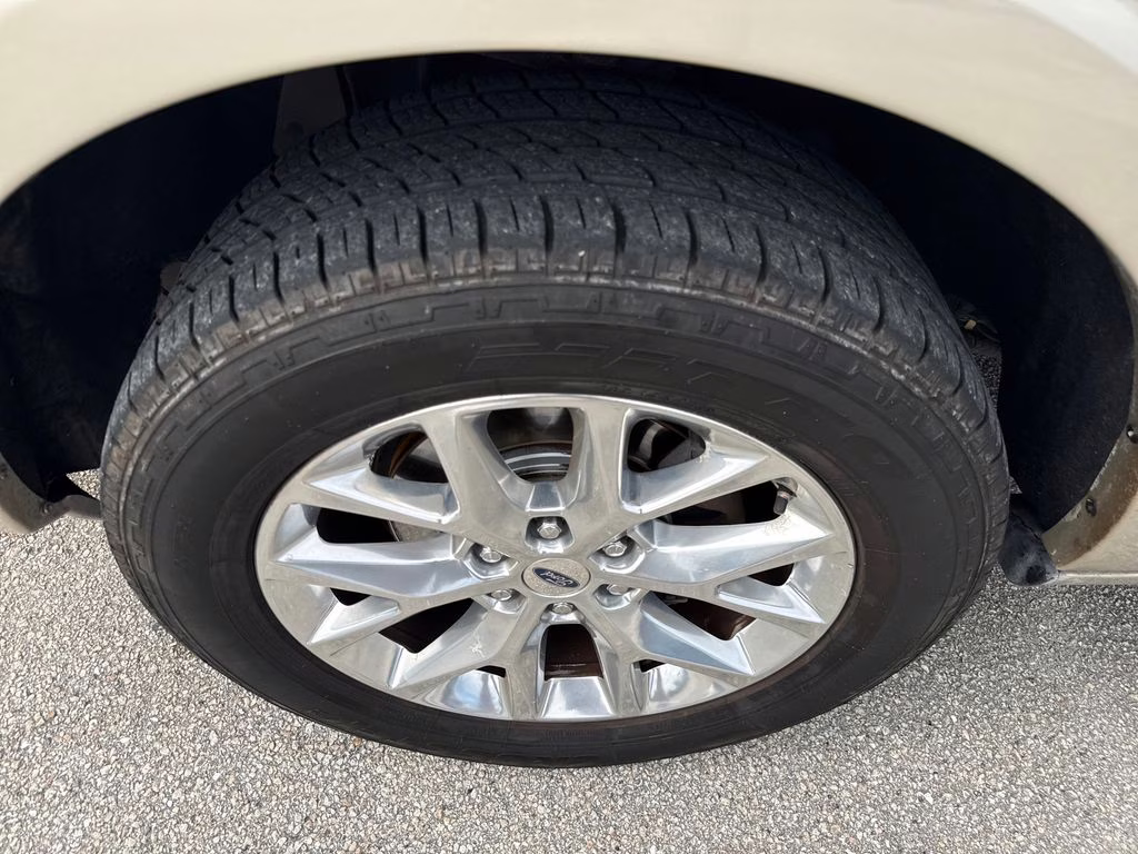 2017 White Gold Ford Expedition Limited RWD SUV