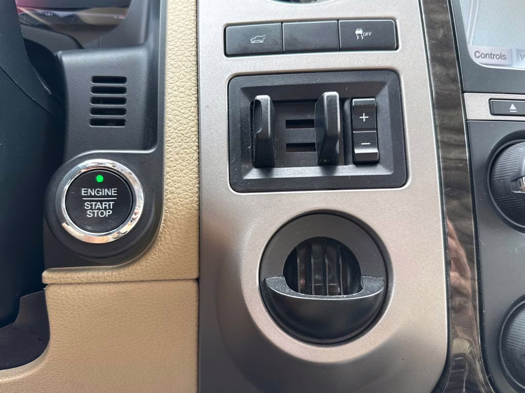 2017 White Gold Ford Expedition Limited RWD SUV