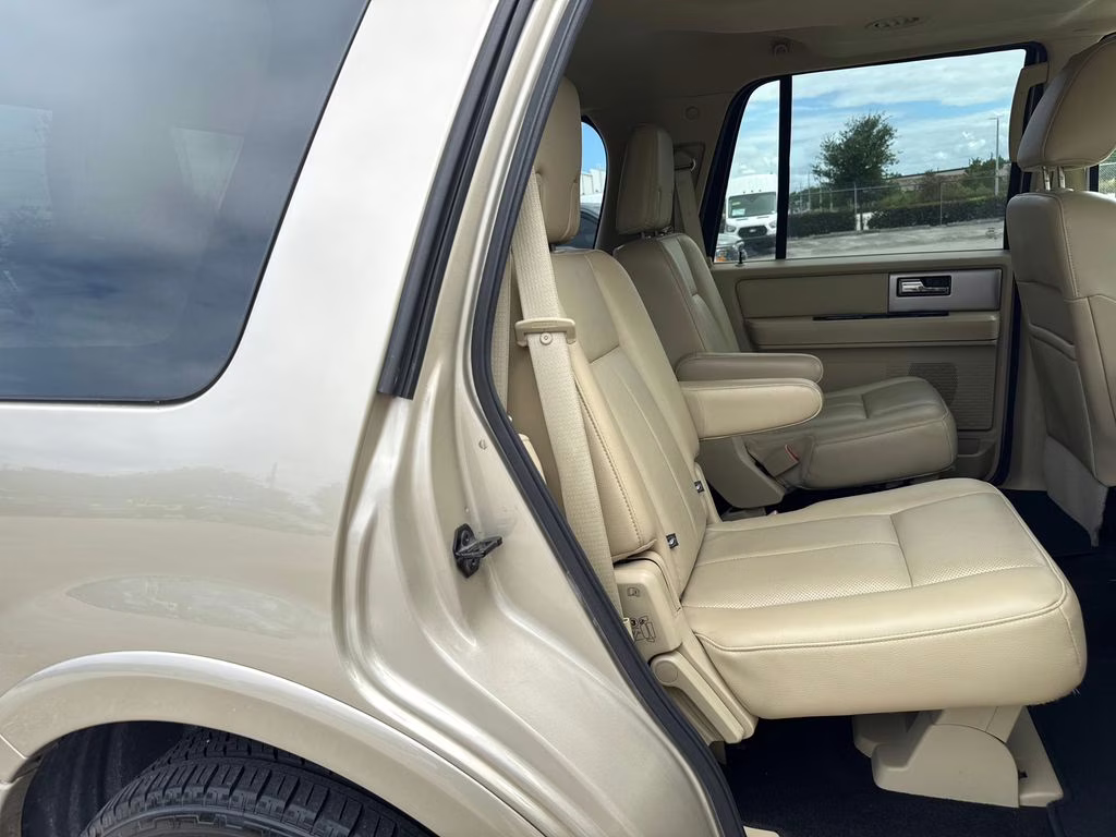 2017 White Gold Ford Expedition Limited RWD SUV